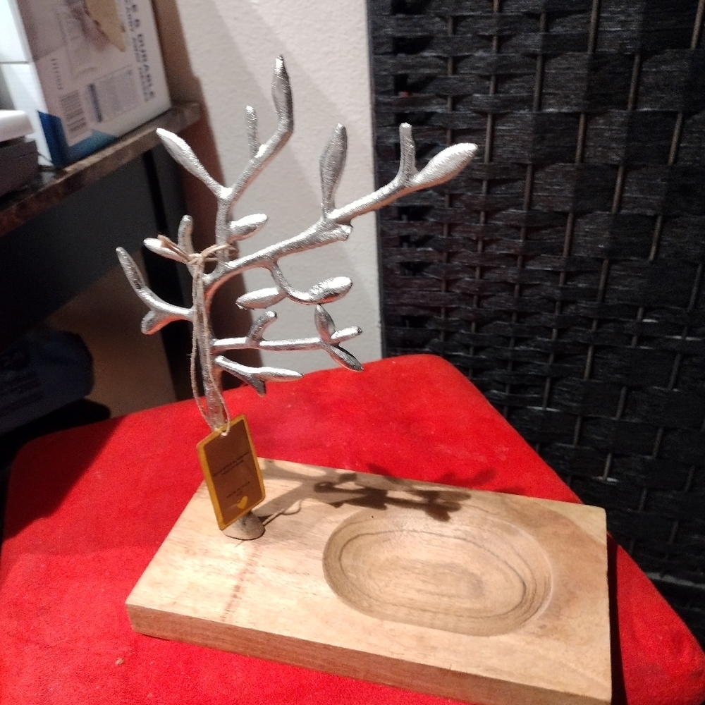 Nwt Cool jewelry stand